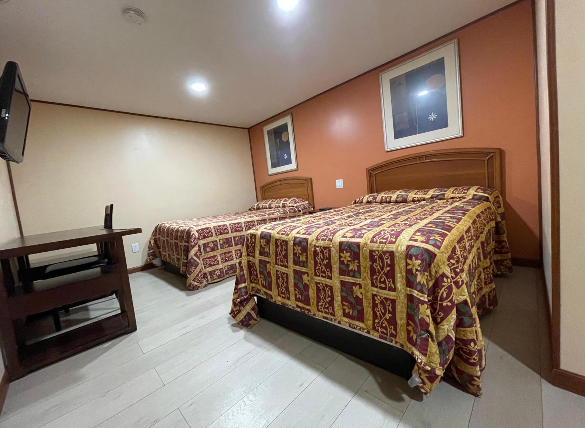 North Smithfield Travelers Motor Lodge מראה חיצוני תמונה
